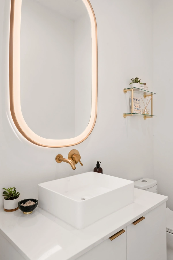19-bathroom_35_MTBH_325_22nd_Ave_NE__17_