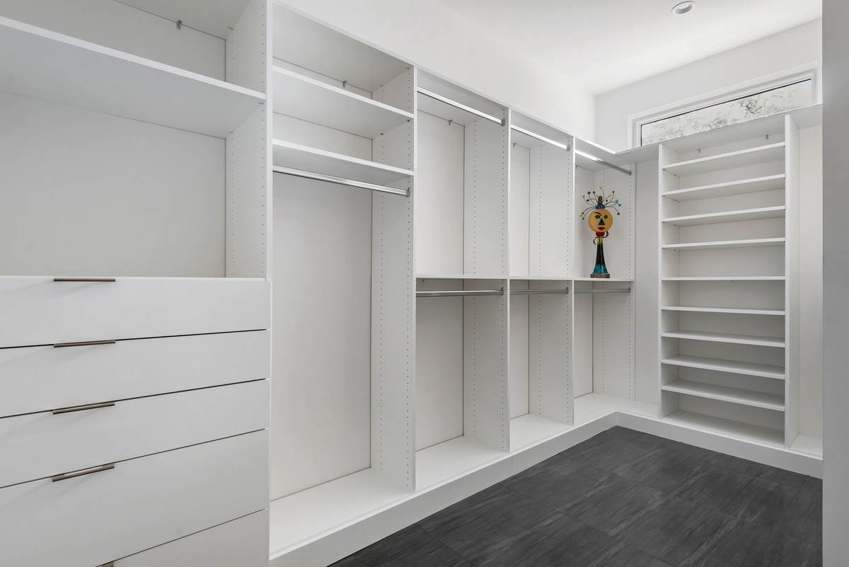 23-walk-incloset_39_MTBH_-_4305_W_San_Pedro_St_-__23_