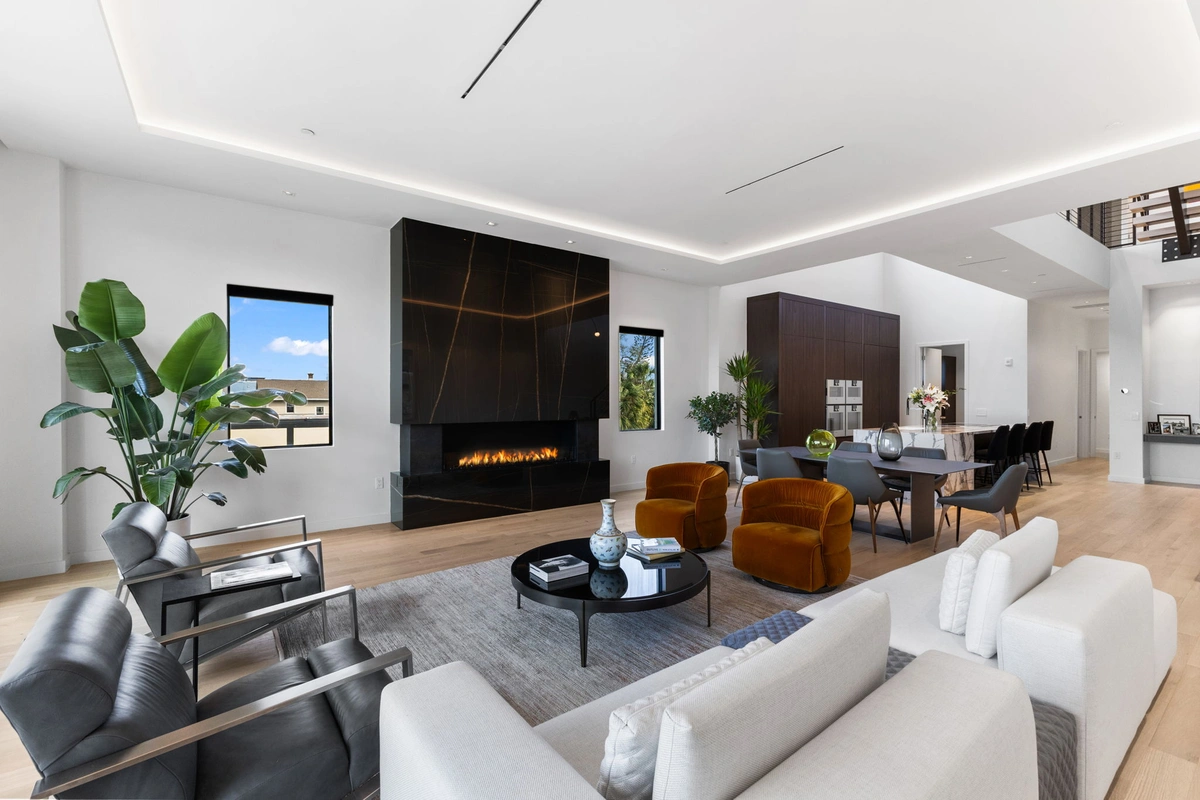 06-livingroom_45_53-web-or-mls-IMG_4320
