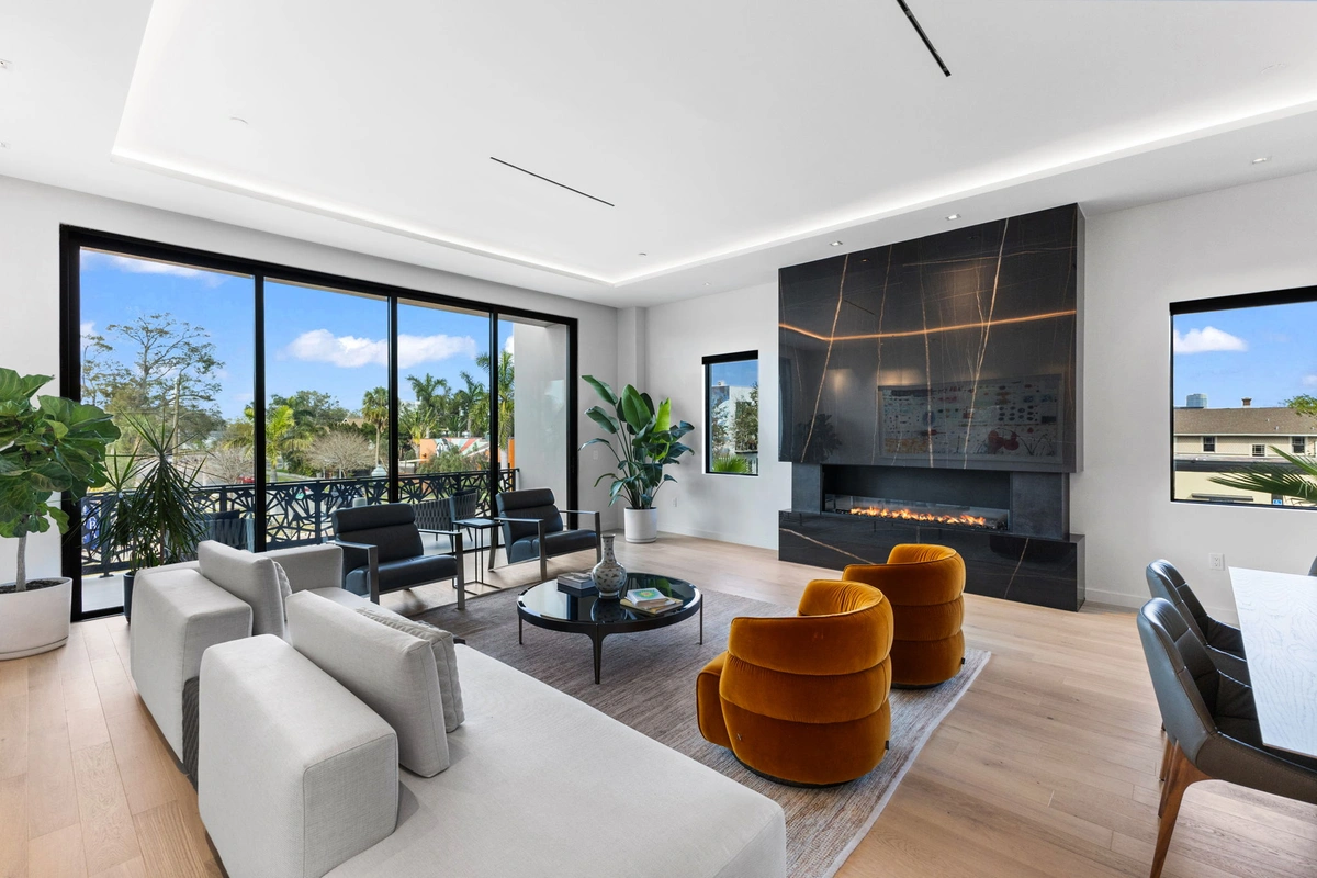 07-livingroom_44_54-web-or-mls-IMG_4325