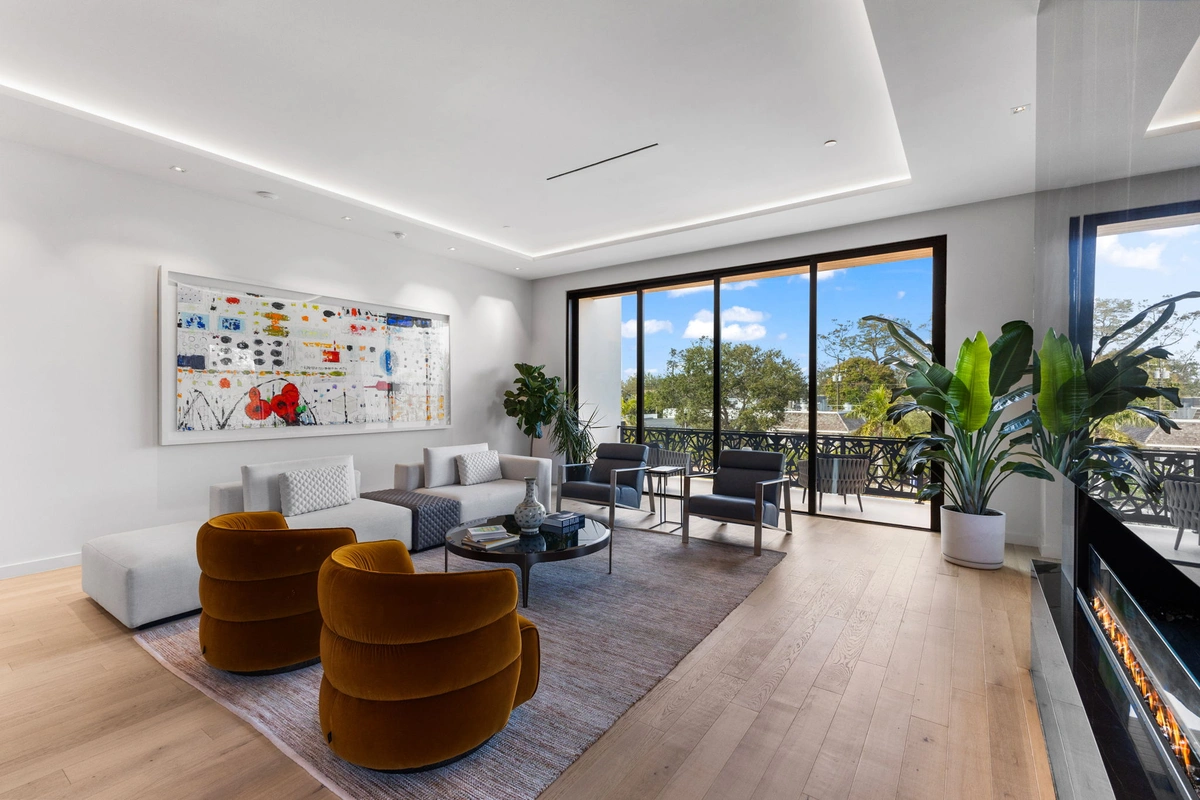 08-livingroom_44_55-web-or-mls-IMG_4330