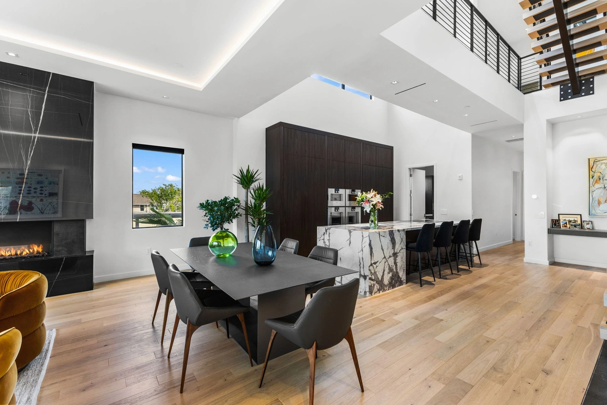22-diningroom_45_47-web-or-mls-IMG_4260