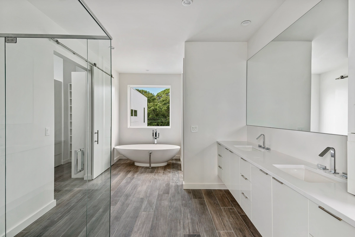 11-bathroom_40_MTBH_110PalmeraBlvd_017