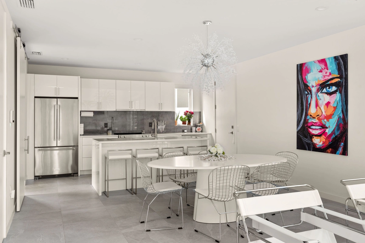 01-diningroom_41_MTBH_651_12th_Ave_S__8_