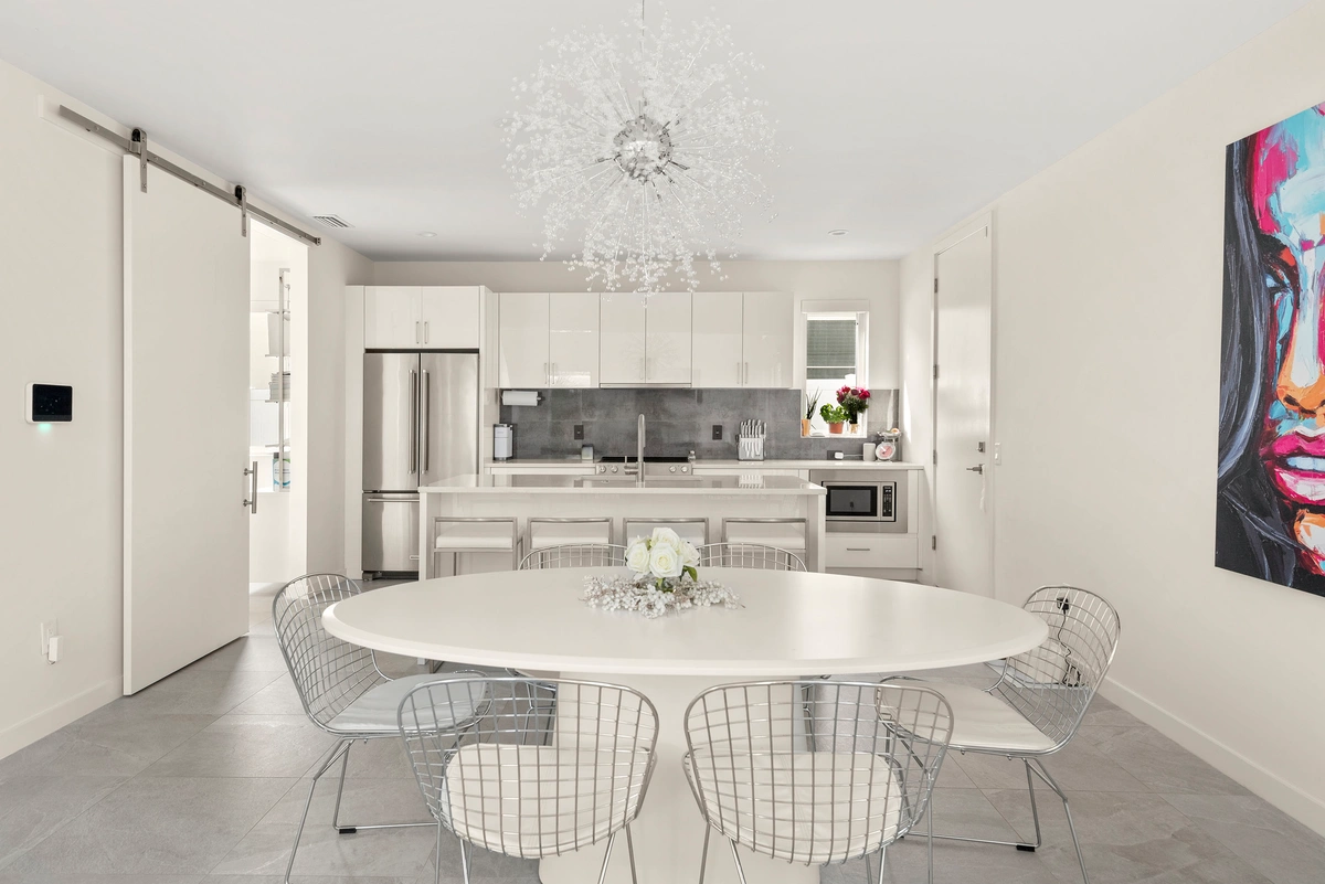 02-diningroom_39_MTBH_651_12th_Ave_S__10_