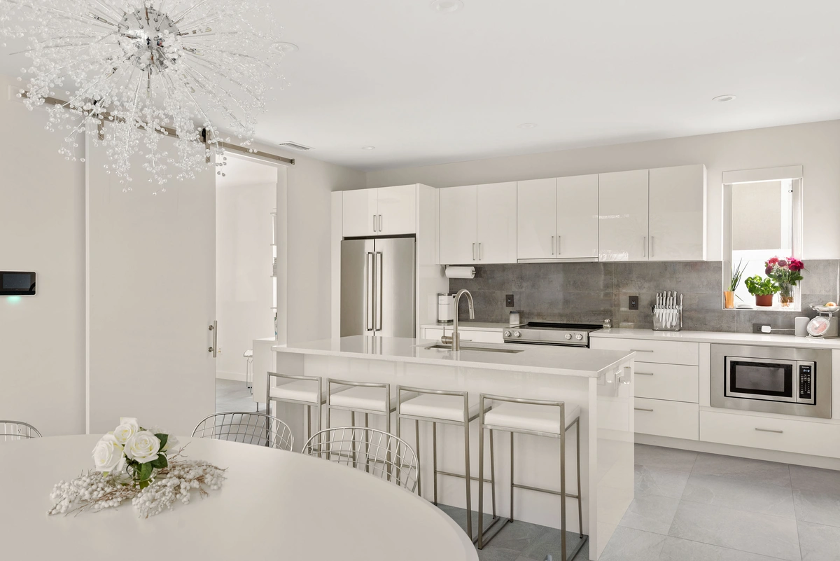 04-kitchen_38_MTBH_651_12th_Ave_S__9_