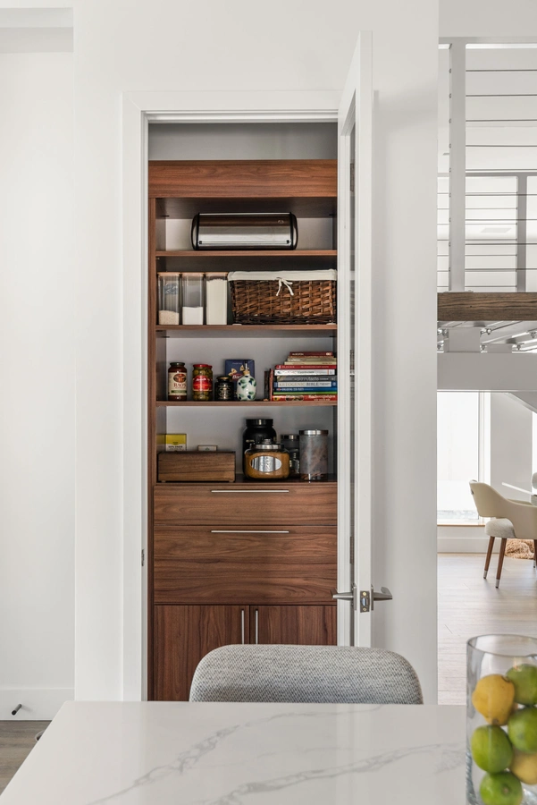 17-pantry_42_1101_Monterey_Blvd_NE__22_