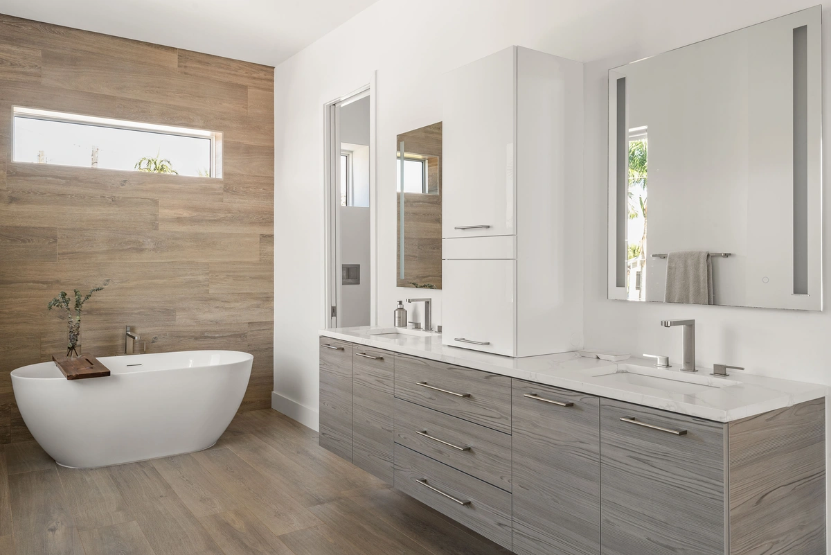 20-primarybathroom_41_1101_Monterey_Blvd_NE__33_