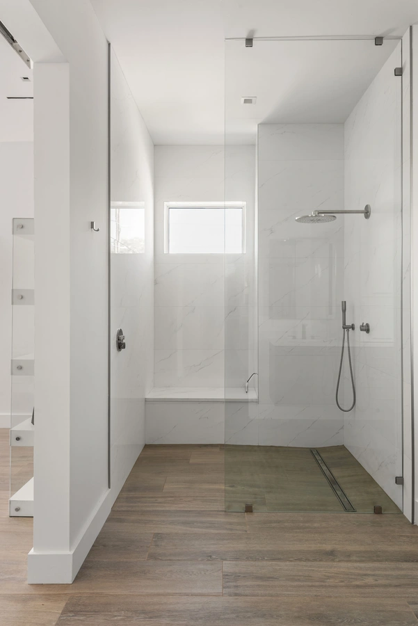 24-primarybathroom_39_1101_Monterey_Blvd_NE__34_