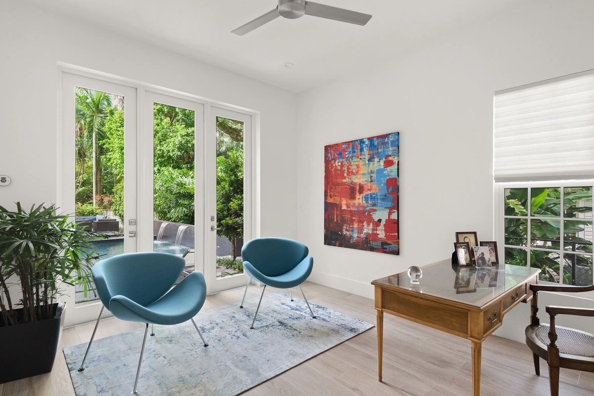 07-livingroom_44_MTBH_736_18th_Ave_NE___35_