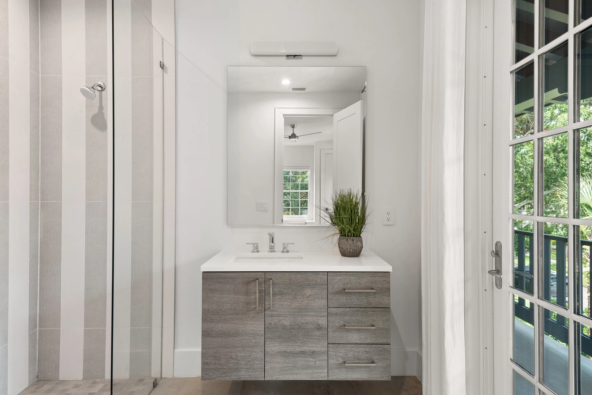 24-primarybathroom_40_MTBH_736_18th_Ave_NE___30_