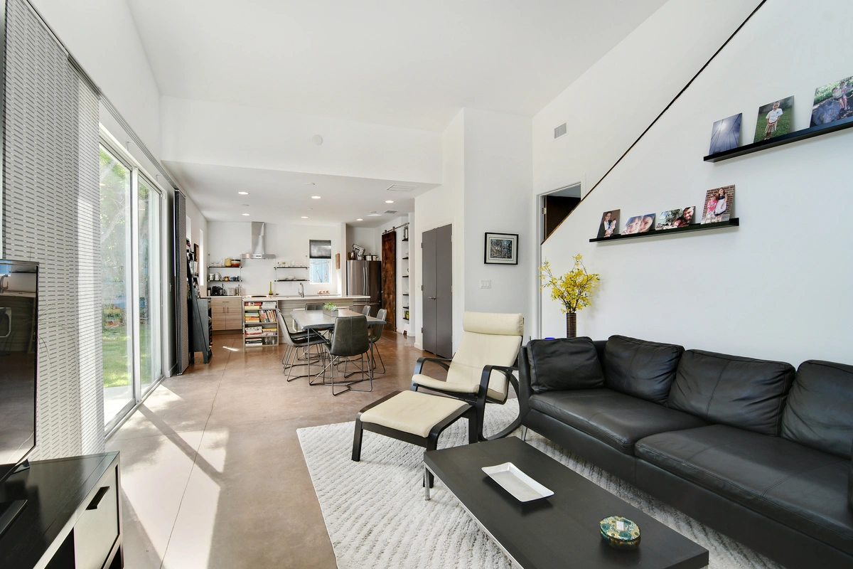 02-livingroom_44_1328WFigSt_018