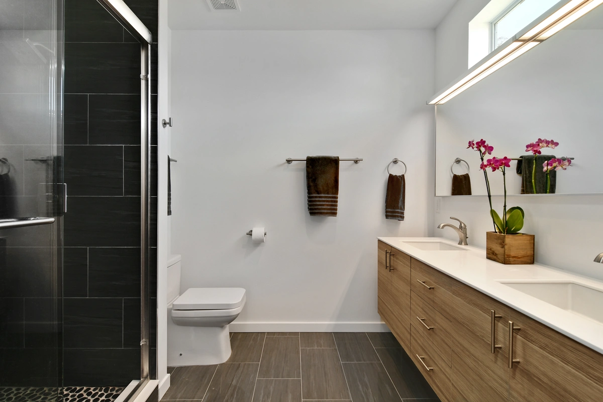 11-primarybathroom_45_1328WFigSt_025
