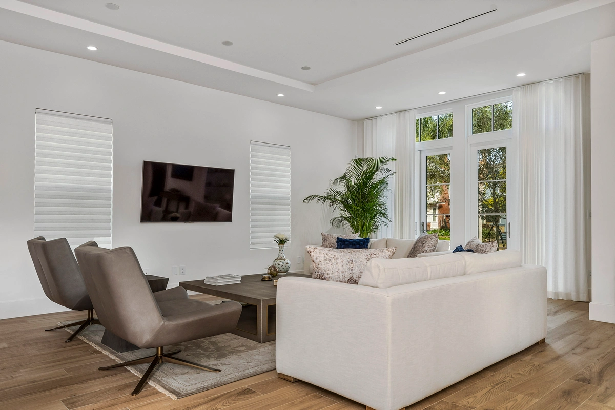 07-livingroom_42_MTBH_146_18th_Ave_NE_007