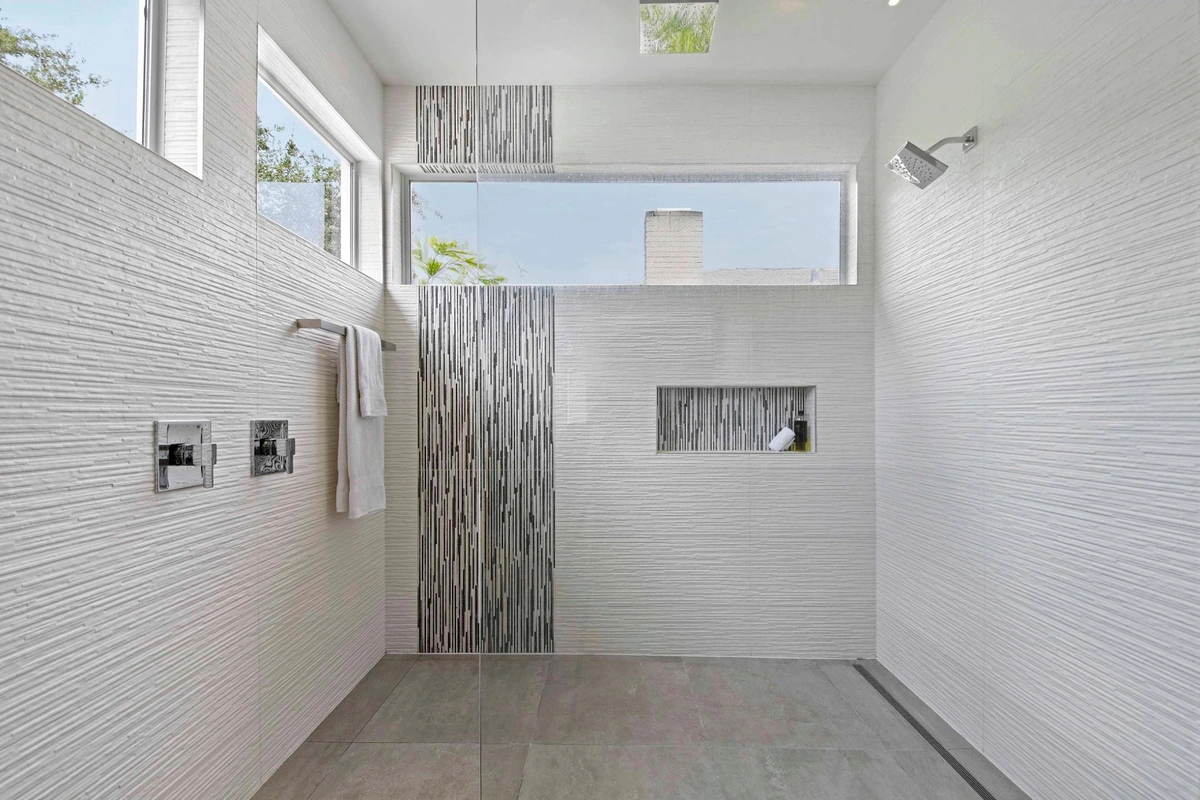 19-bathroom_39_35147477_2103738123235024_1693461877750759424_o