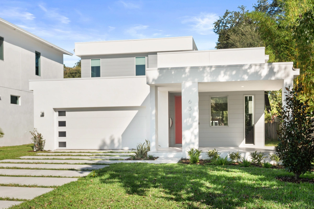 03-frontexterior_43_MTBH_631_12th_Ave_S__2_