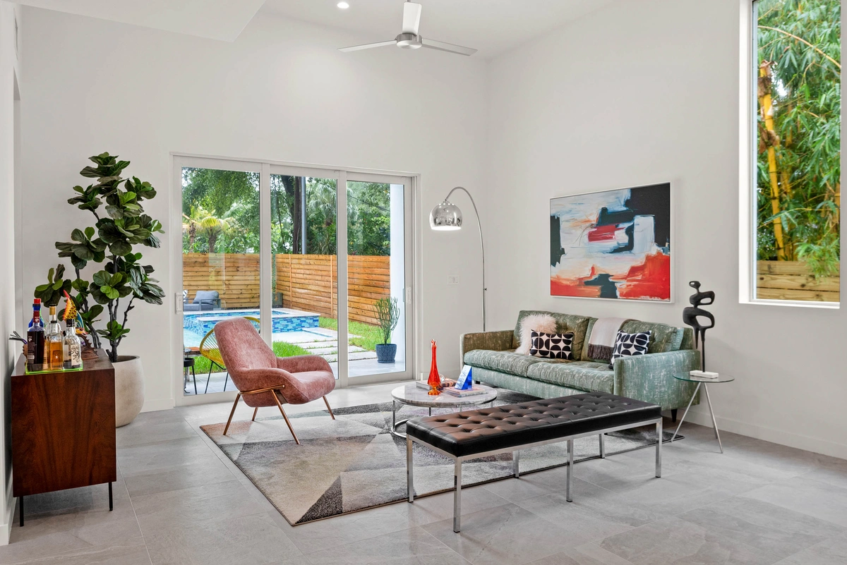 04-livingroom_42_MTBH_631_12th_Ave_S_new__7_