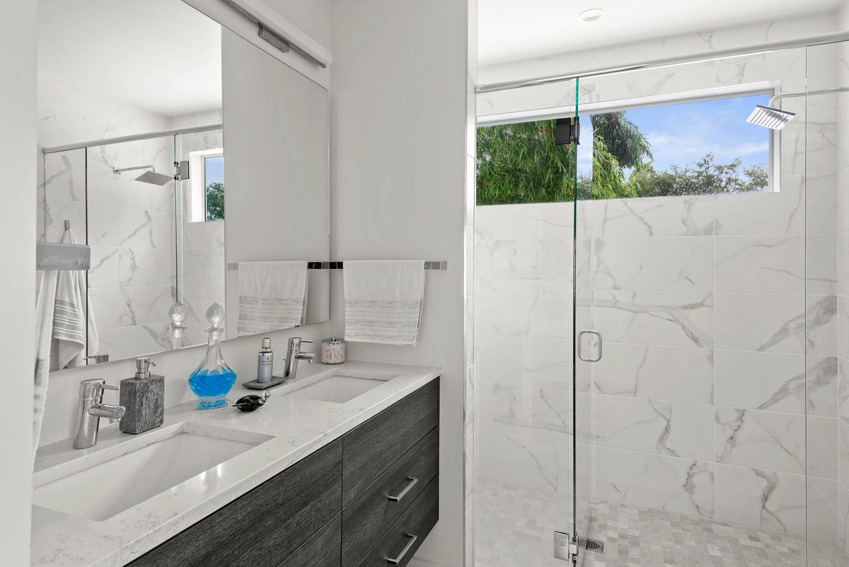 26-bathroom_40_MTBH_631_12th_Ave_S_new__19_