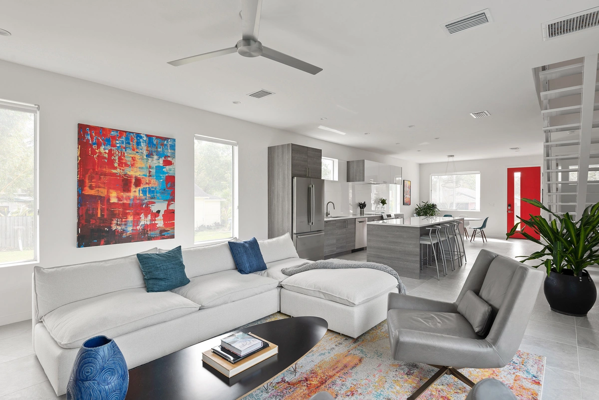04-livingroom_43_MTBH_637_12th_Ave_S___18_