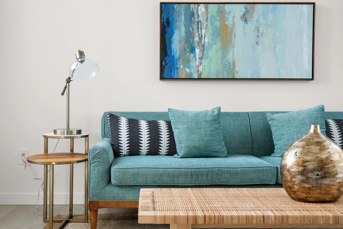 05-livingroom_42_MTBH_-_637_12th_Ave_S_-__18_