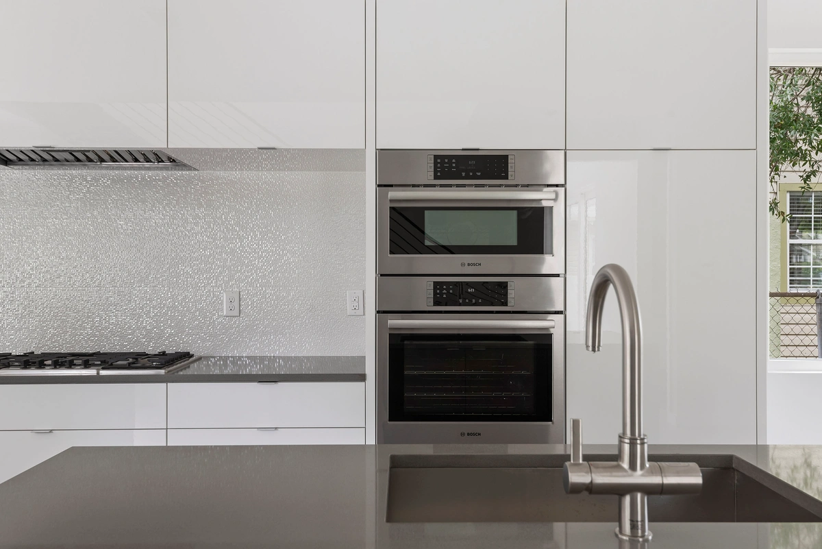 06-kitchen_43_MTBH_2423_2ndAveN_006