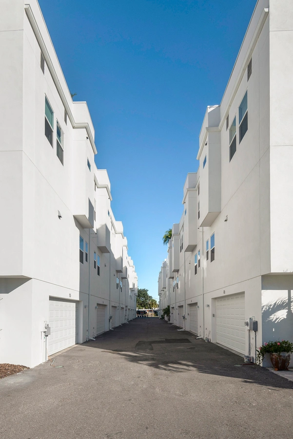 04-terrace_42_MTBH_3100_W_Paul_Ave__11_
