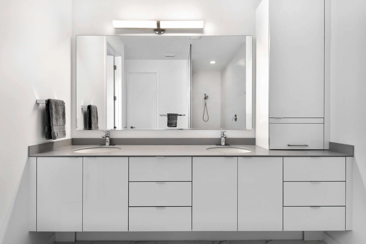 19-primarybathroom_38_MTBH_8028_26thAveN_029