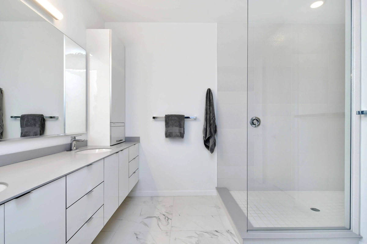 26-bathroom_37_MTBH_8028_26thAveN_034